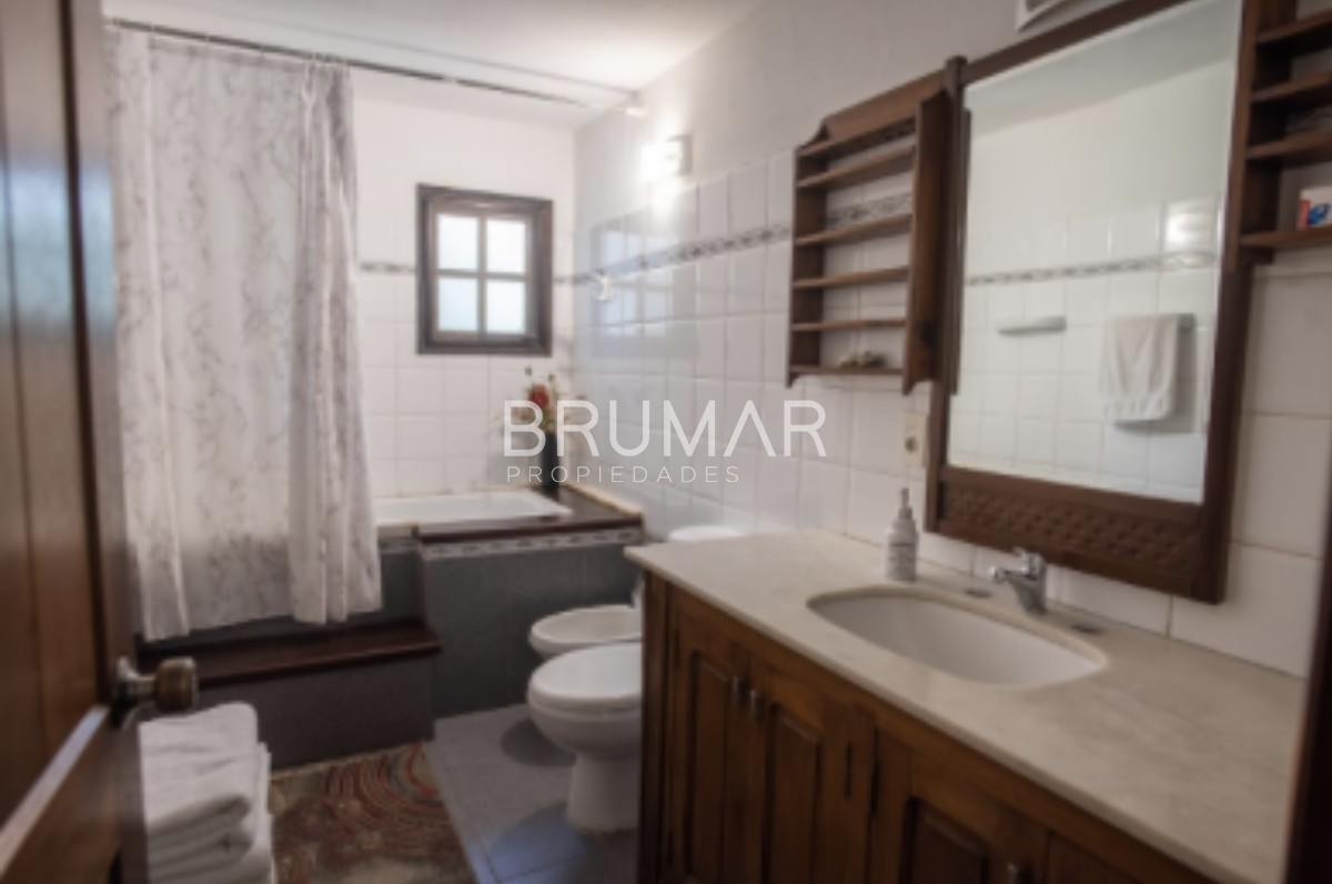 Casa ID.654 - Venta casa Beverly Hills 5 dormitorios