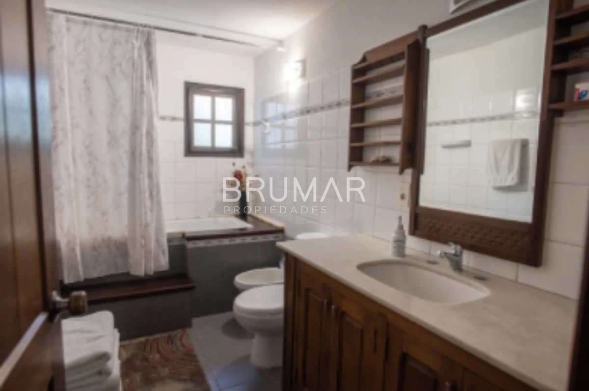 Casa ID.654 - Venta casa Beverly Hills 5 dormitorios