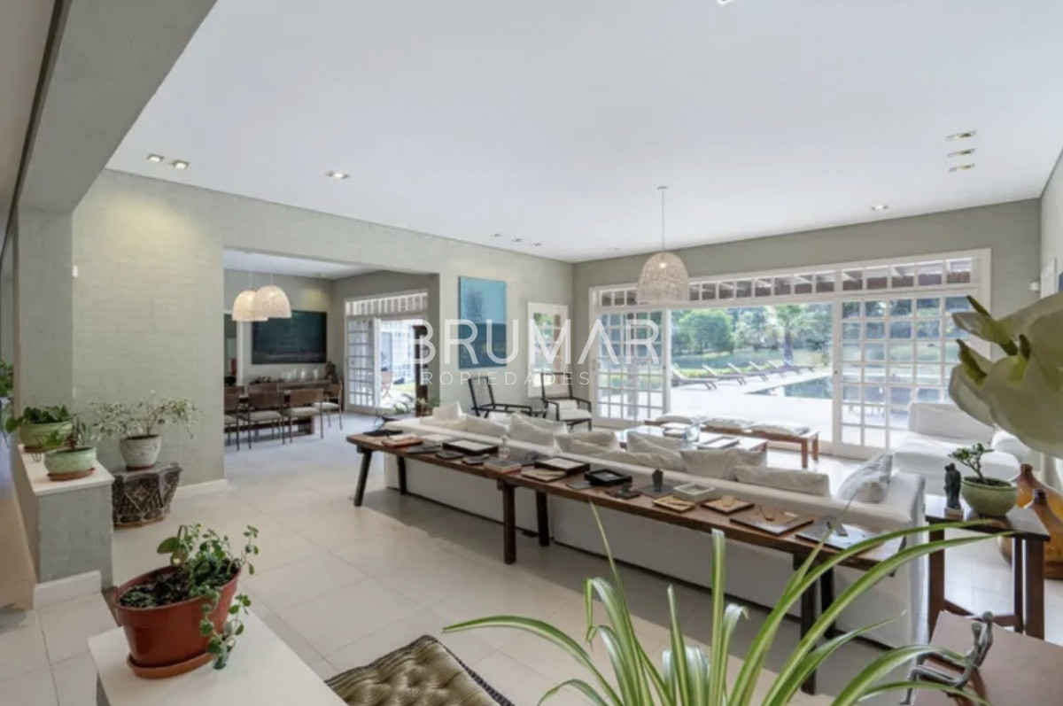 Casa ID.218 - Venta Mansión, Nueve Suites en Beverly Hills 