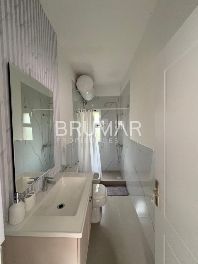 Casa ID.698 - Casa de 3 dormitorios y 3 baños en alquiler anual 