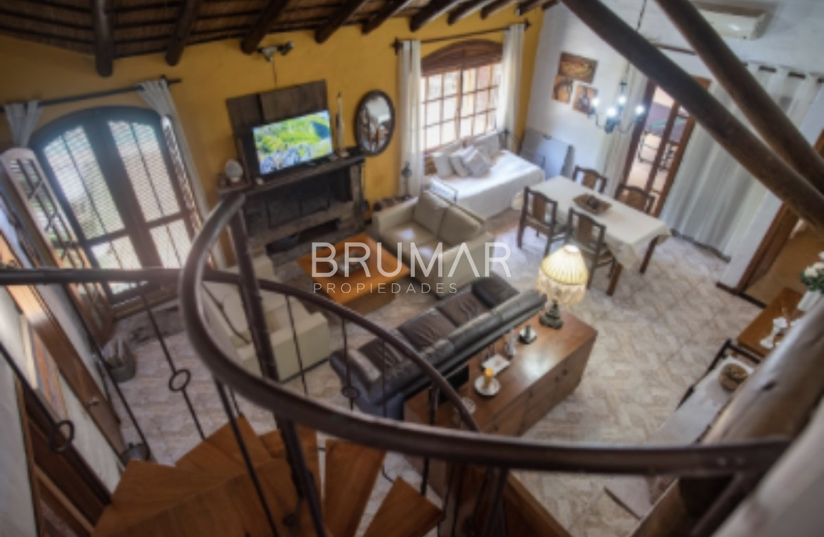 Casa ID.654 - Venta casa Beverly Hills 5 dormitorios