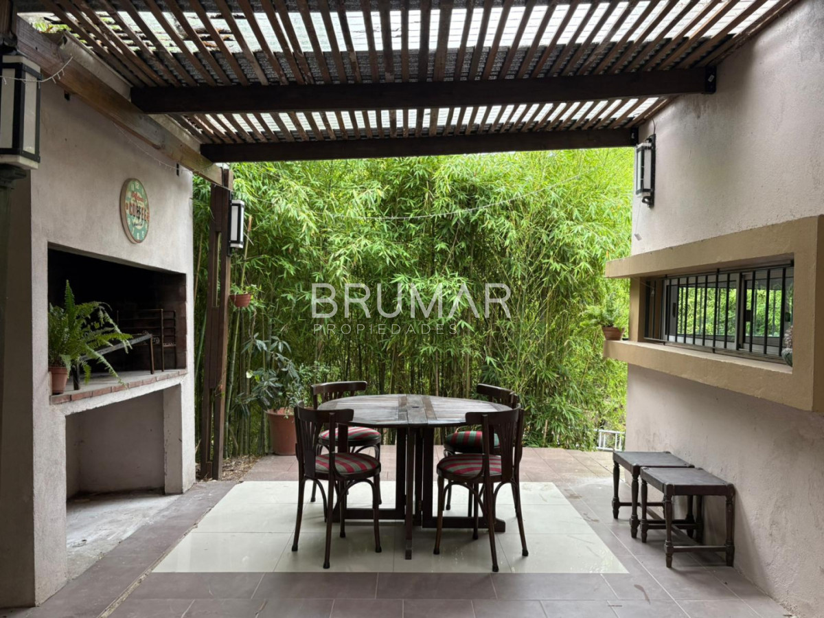 Casa ID.698 - Casa de 3 dormitorios y 3 baños en alquiler anual 