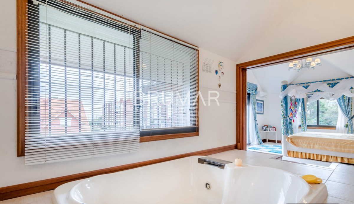 Casa ID.145 - Casa en venta 8 dormitorios en playa mansa
