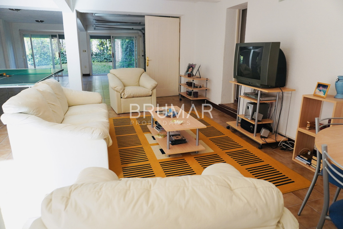Casa ID.33 - Casa en zona exclusiva Cantegril, 4 dormitorios en suite, con excelente superficie.