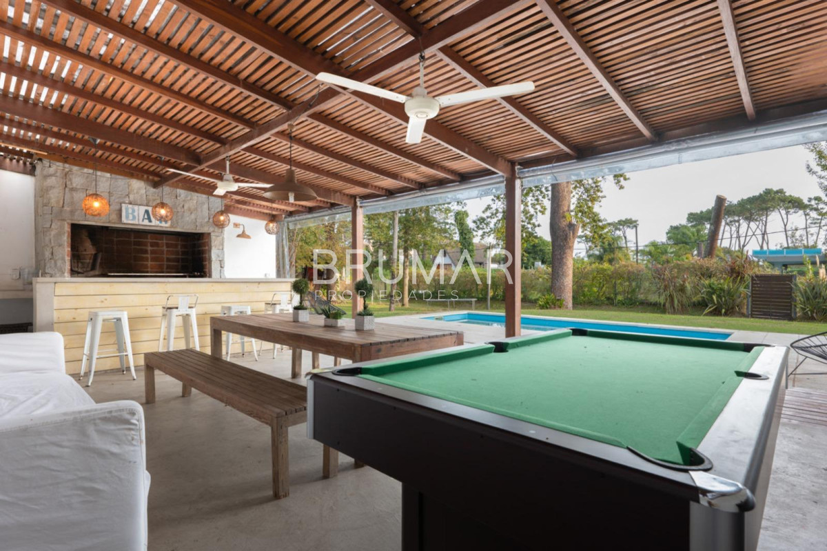Casa ID.490 - Casa en Venta en Playa Mansa de tres Dormitorios 
