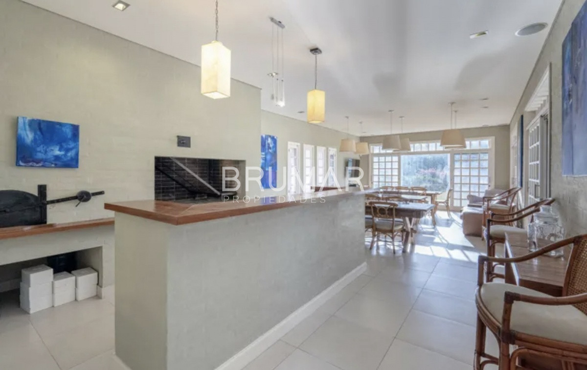 Casa ID.218 - Venta Mansión, Nueve Suites en Beverly Hills 