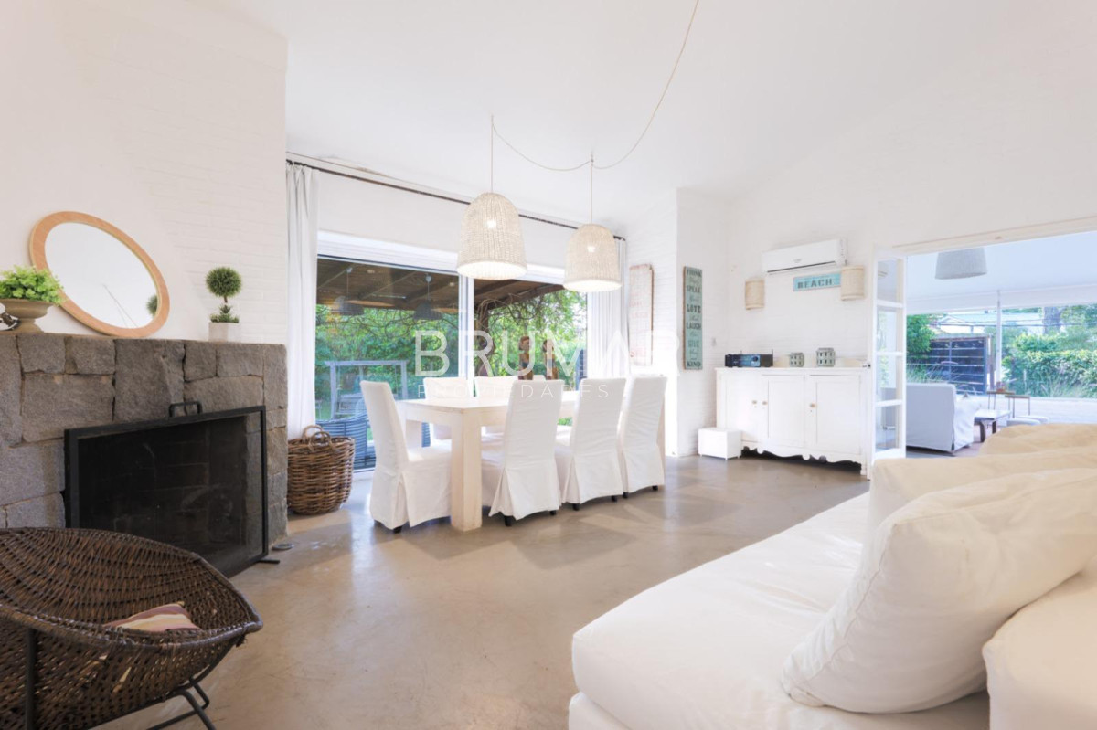 Casa ID.490 - Casa en Venta en Playa Mansa de tres Dormitorios 