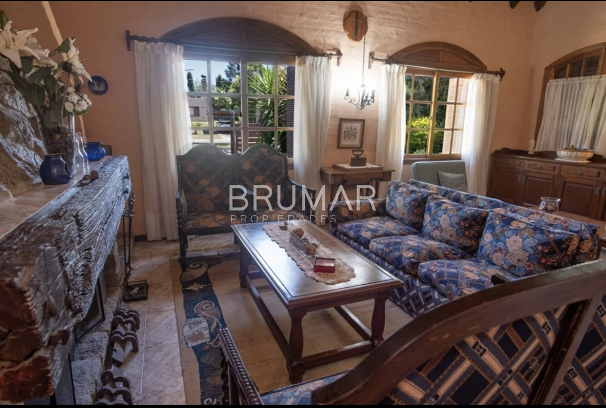 Casa ID.654 - Venta casa Beverly Hills 5 dormitorios