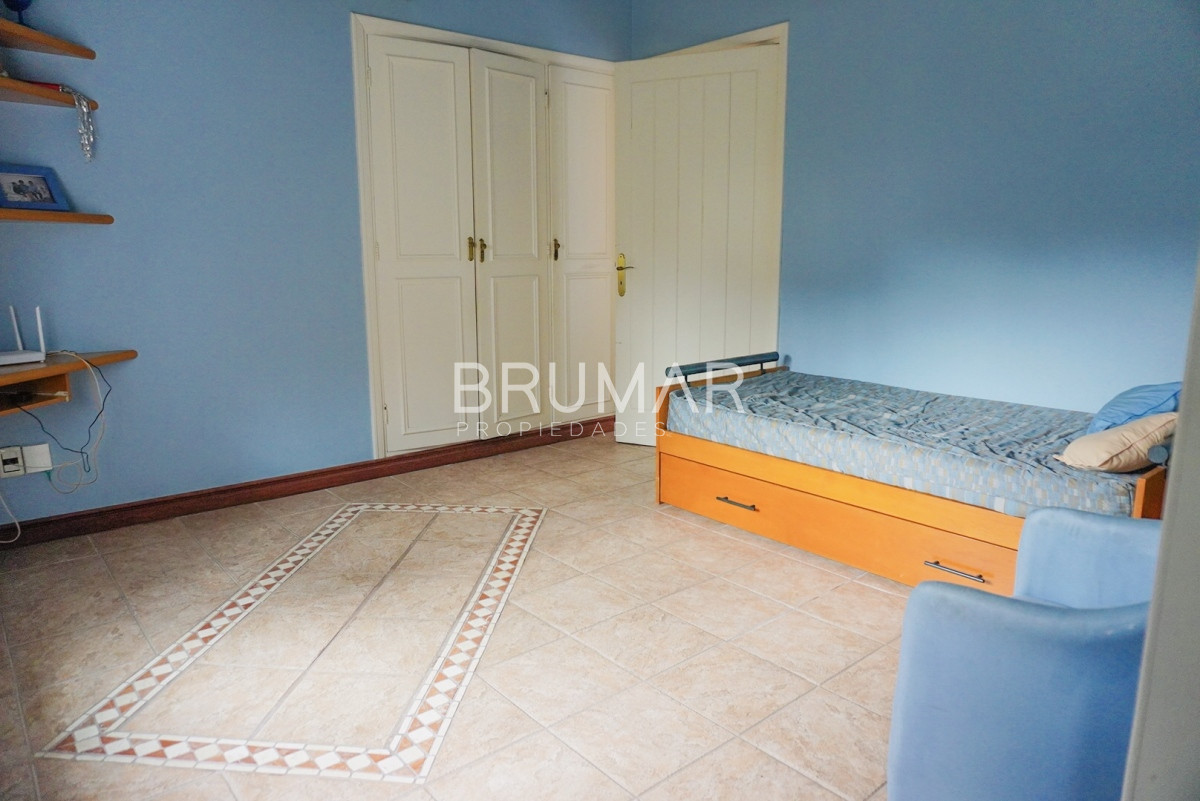 Casa ID.33 - Casa en zona exclusiva Cantegril, 4 dormitorios en suite, con excelente superficie.