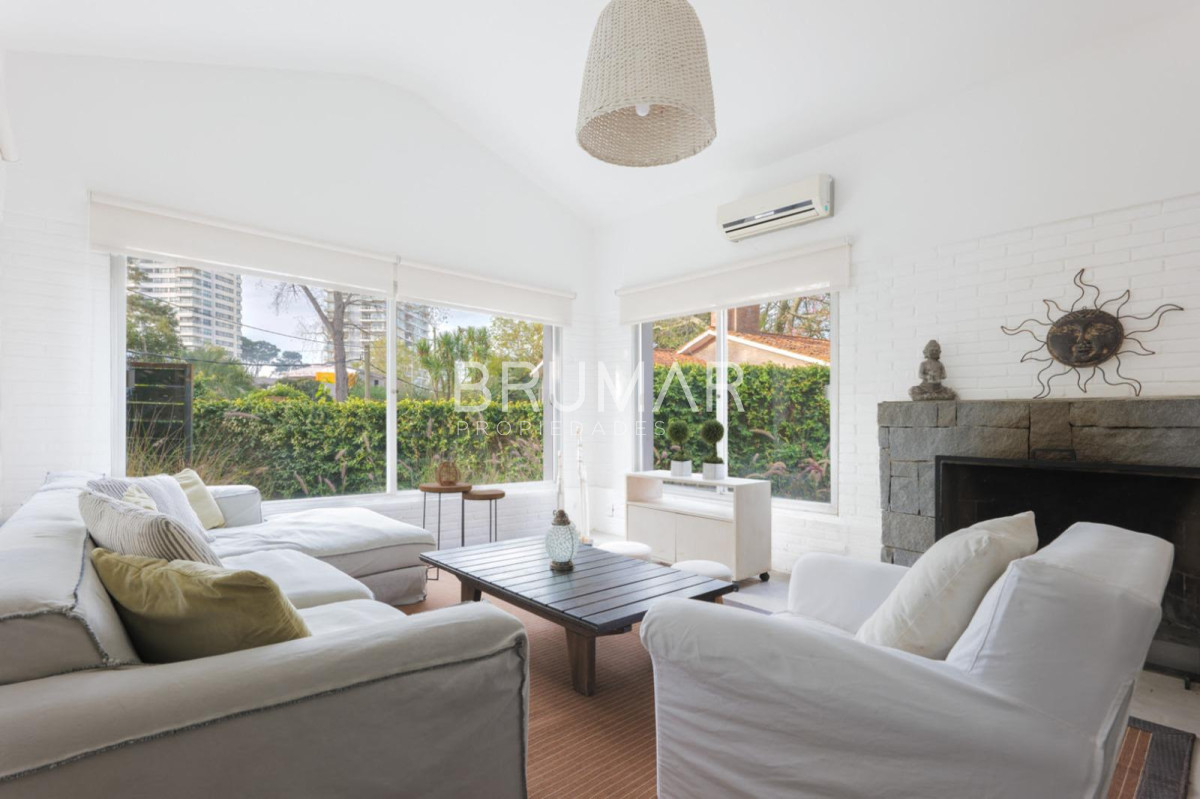 Casa ID.490 - Casa en Venta en Playa Mansa de tres Dormitorios 