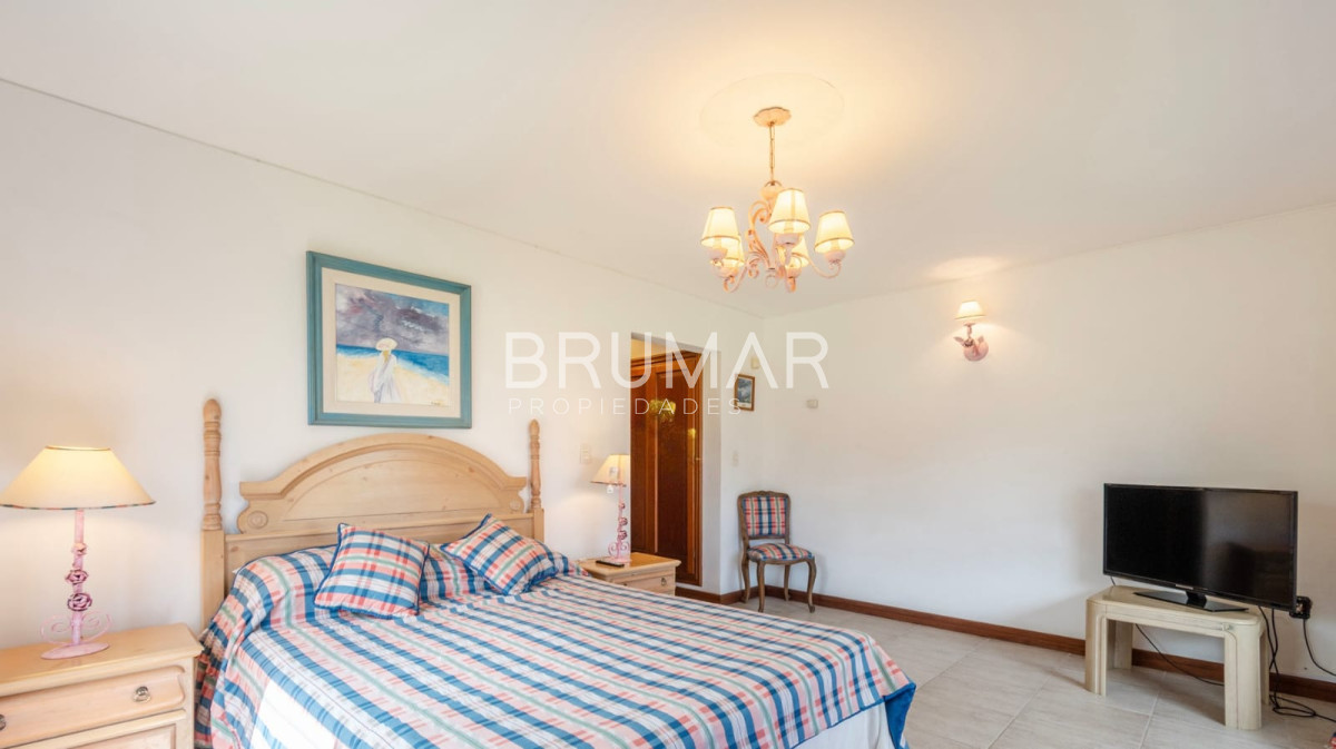 Casa ID.145 - Casa en venta 8 dormitorios en playa mansa
