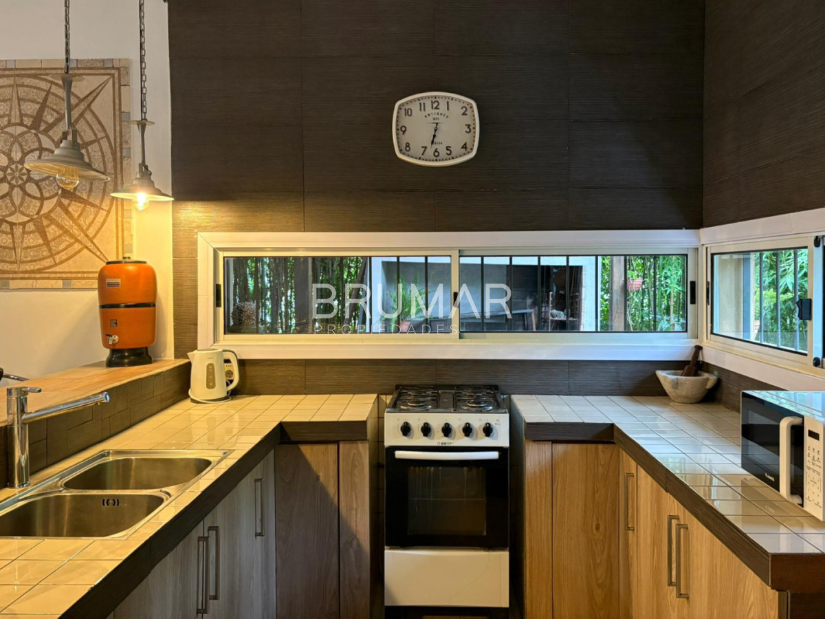 Casa ID.698 - Casa de 3 dormitorios y 3 baños en alquiler anual 