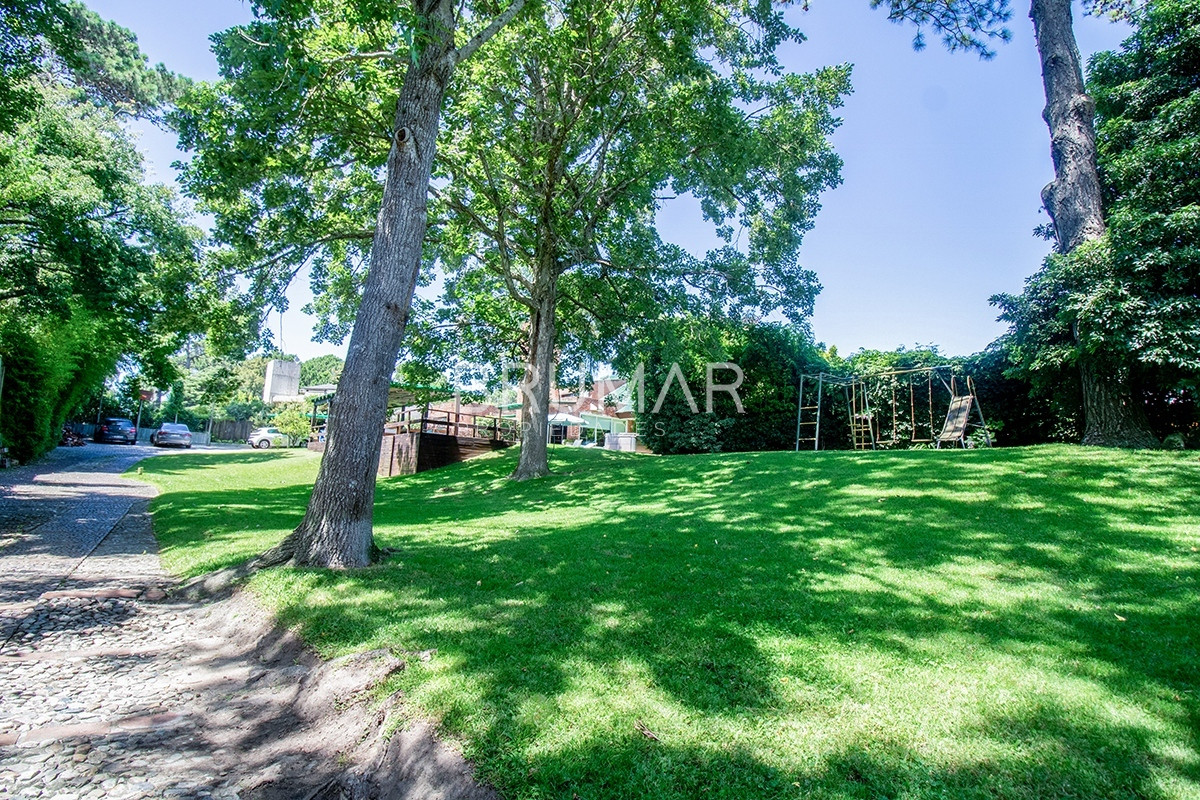 Casa ID.177 - Casa Venta 5 dormitorios Cantegril.
