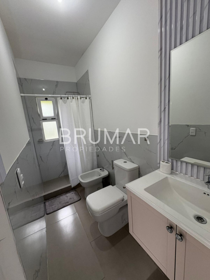 Casa ID.698 - Casa de 3 dormitorios y 3 baños en alquiler anual 