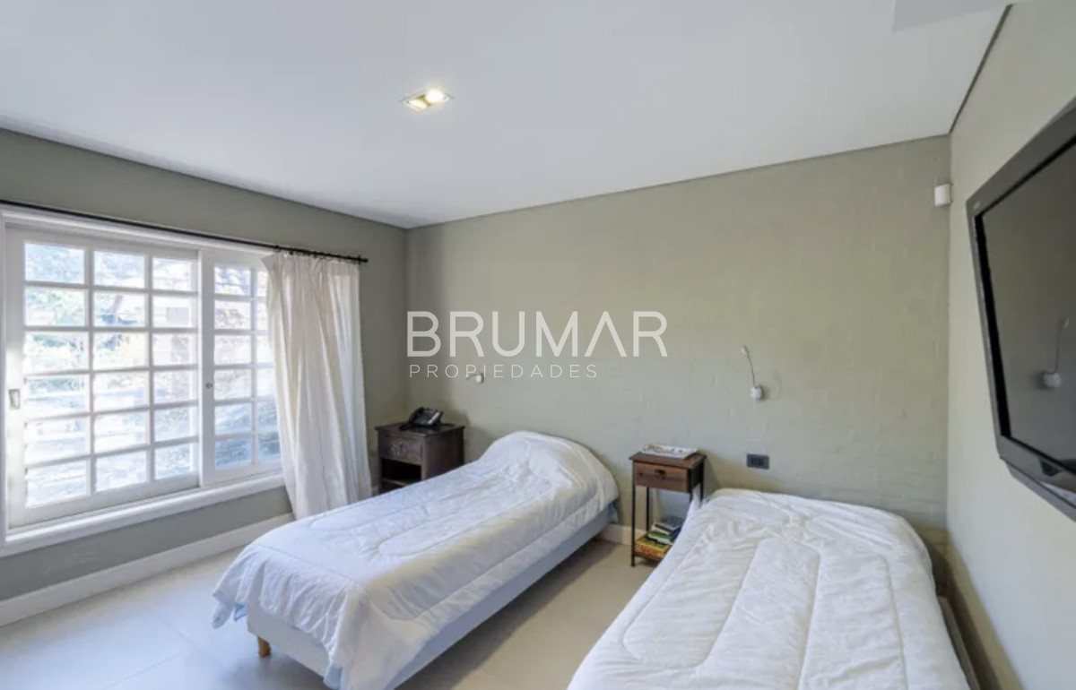 Casa ID.218 - Venta Mansión, Nueve Suites en Beverly Hills 