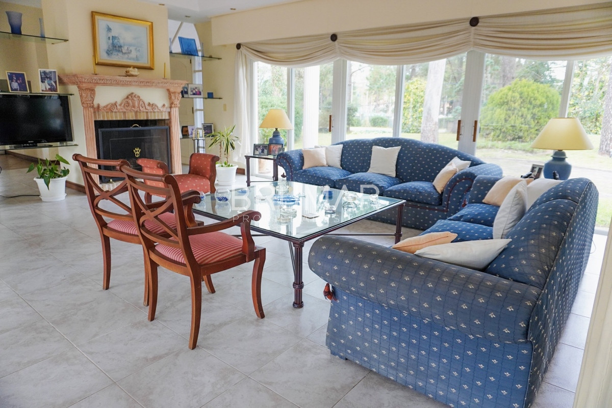 Casa ID.33 - Casa en zona exclusiva Cantegril, 4 dormitorios en suite, con excelente superficie.