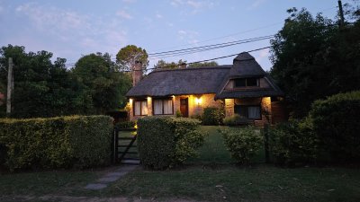 Venta casa 3 dormitorios zona Pinares