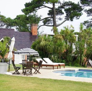 Casa en venta en playa mansa 6 dormitorios y excelente orientación solar.