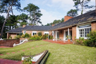 VENTA DE CASA DE 4 DORMITORIOS EN CANTEGRIL PUNTA DEL ESTE