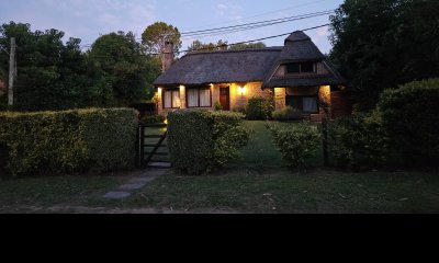 Venta casa 3 dormitorios zona Pinares