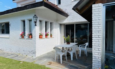 Venta casa en mansa 3 dormitorios y dependencia.