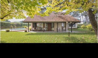 Venta de casa 4 dormitorios con piscina y parrillero con casa de huéspedes