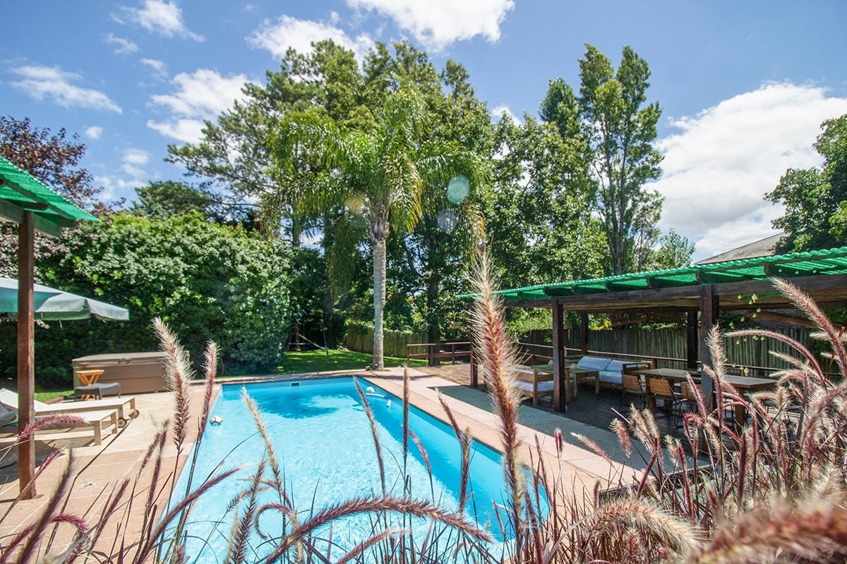 Casa Venta 5 dormitorios Cantegril.
