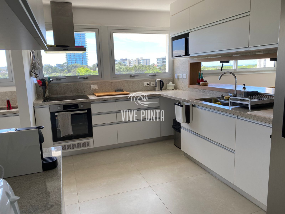 Apartamento ID.857 - Venta y Alquiler Apartamento 3 dormitorios Torre con amenities Playa Brava