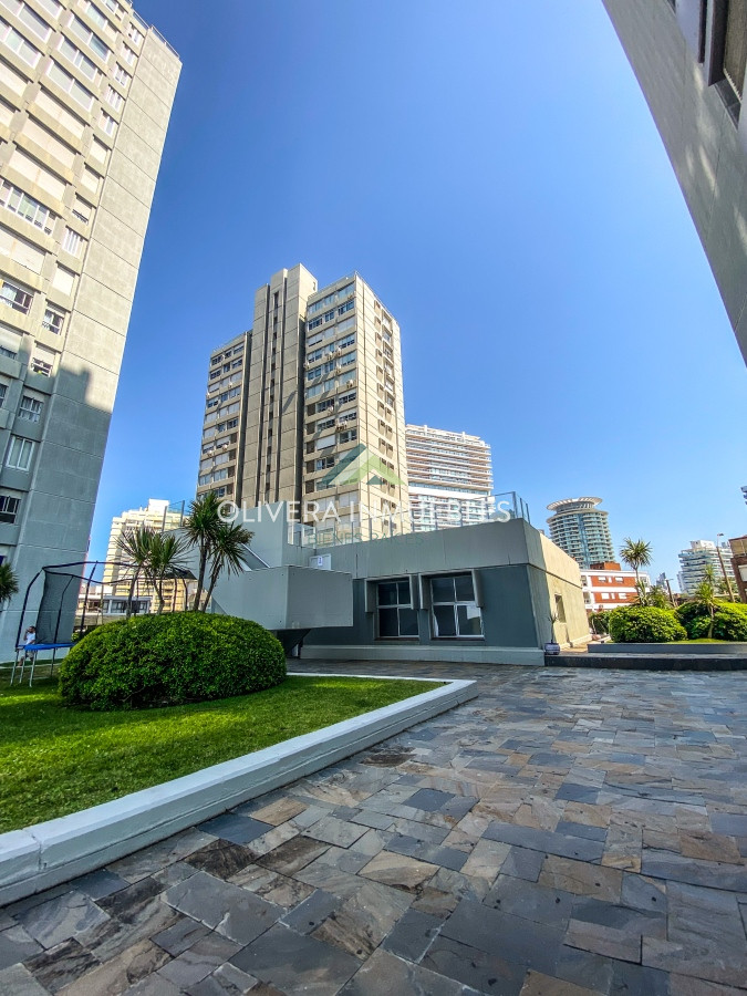 Apartamento ID.12348 - Venta apartamento 2 dormitorios Primera Linea Playa Brava Punta del Este