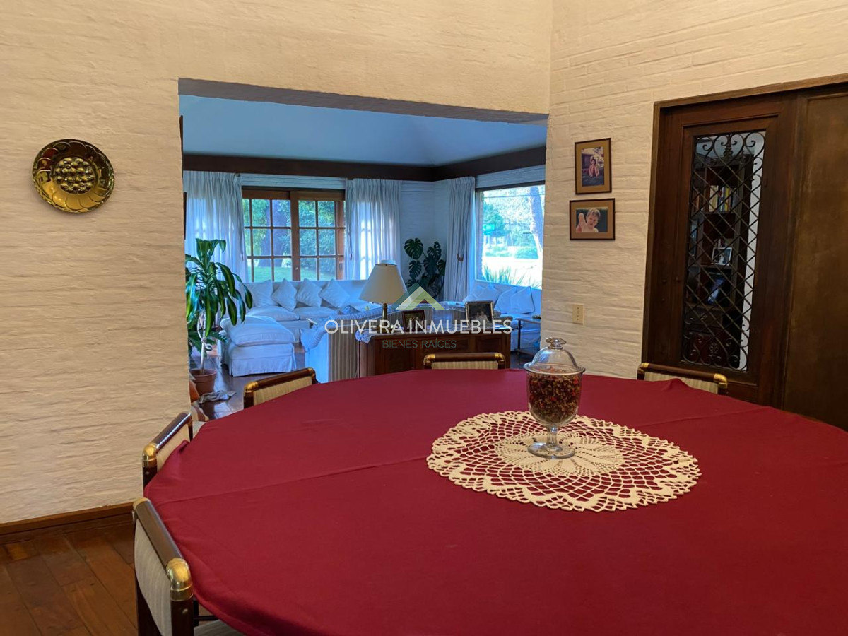 Casa ID.12346 - Casa en venta de 8 Dormitorios Barrio San Rafael