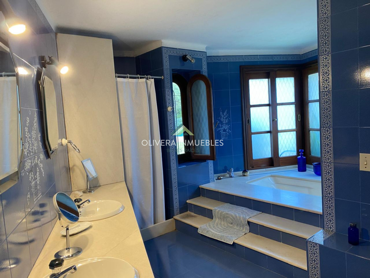 Casa ID.12346 - Casa en venta de 8 Dormitorios Barrio San Rafael