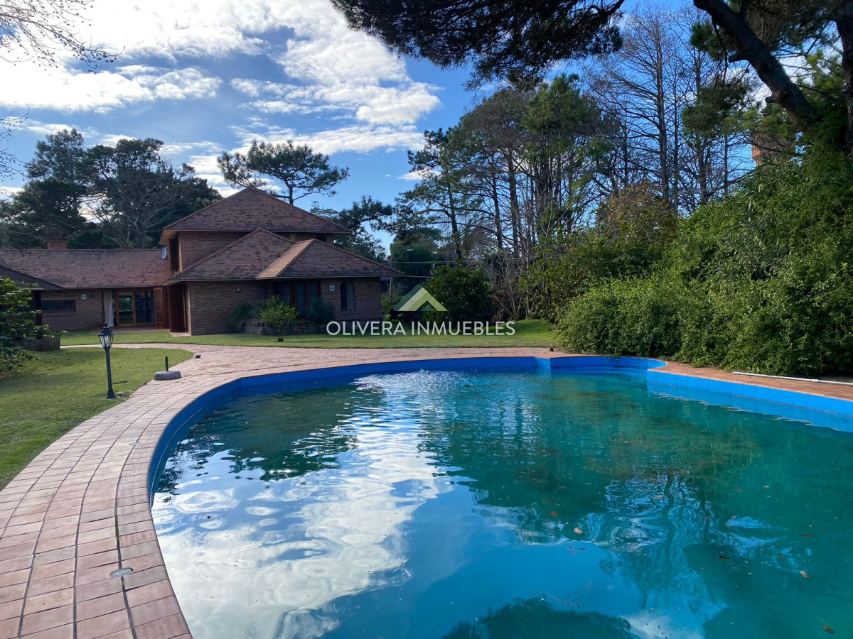 Casa ID.12346 - Casa en venta de 8 Dormitorios Barrio San Rafael