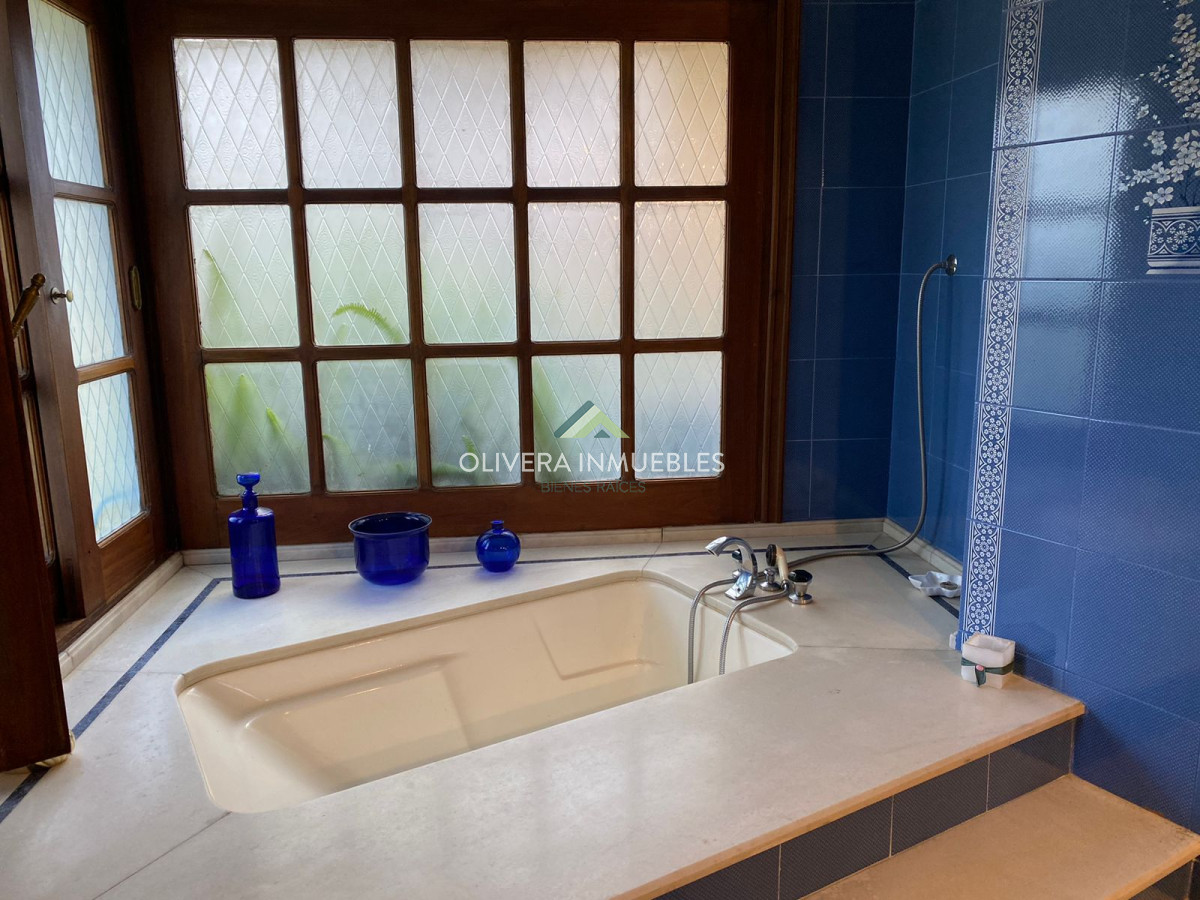 Casa ID.12346 - Casa en venta de 8 Dormitorios Barrio San Rafael