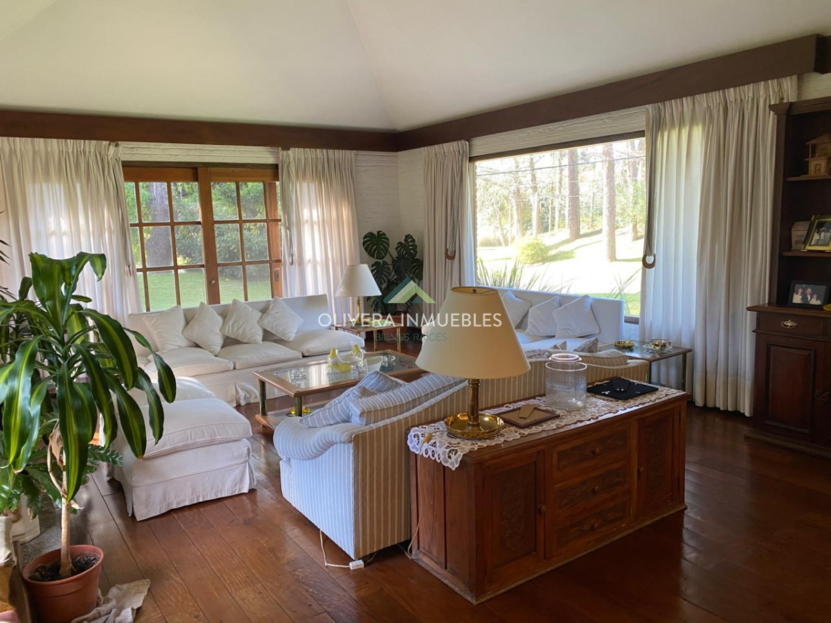 Casa ID.12346 - Casa en venta de 8 Dormitorios Barrio San Rafael