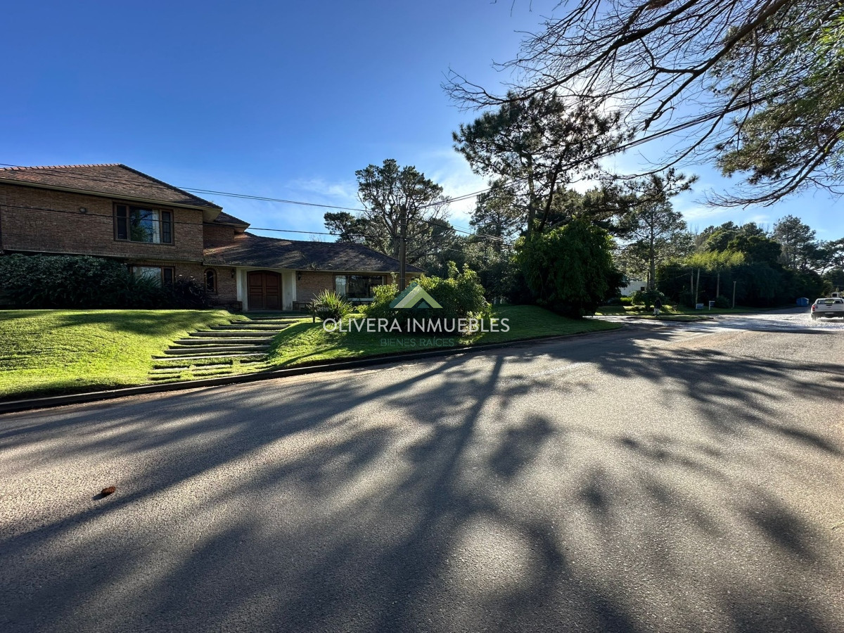 Casa ID.12346 - Casa en venta de 8 Dormitorios Barrio San Rafael