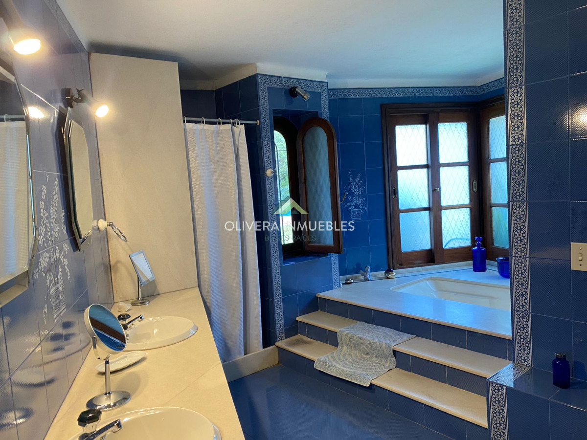 Casa ID.12346 - Casa en venta de 8 Dormitorios Barrio San Rafael