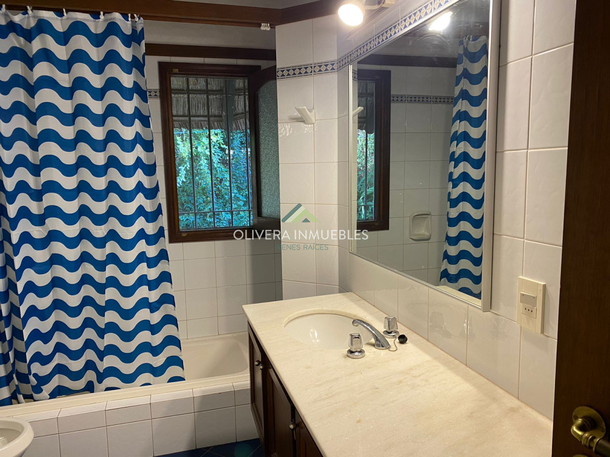 Casa ID.12346 - Casa en venta de 8 Dormitorios Barrio San Rafael