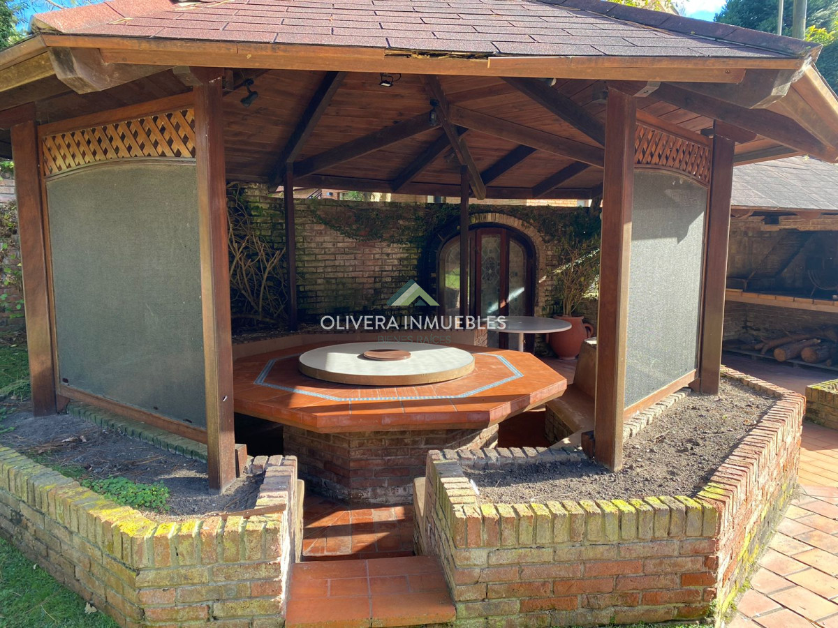 Casa ID.12346 - Casa en venta de 8 Dormitorios Barrio San Rafael