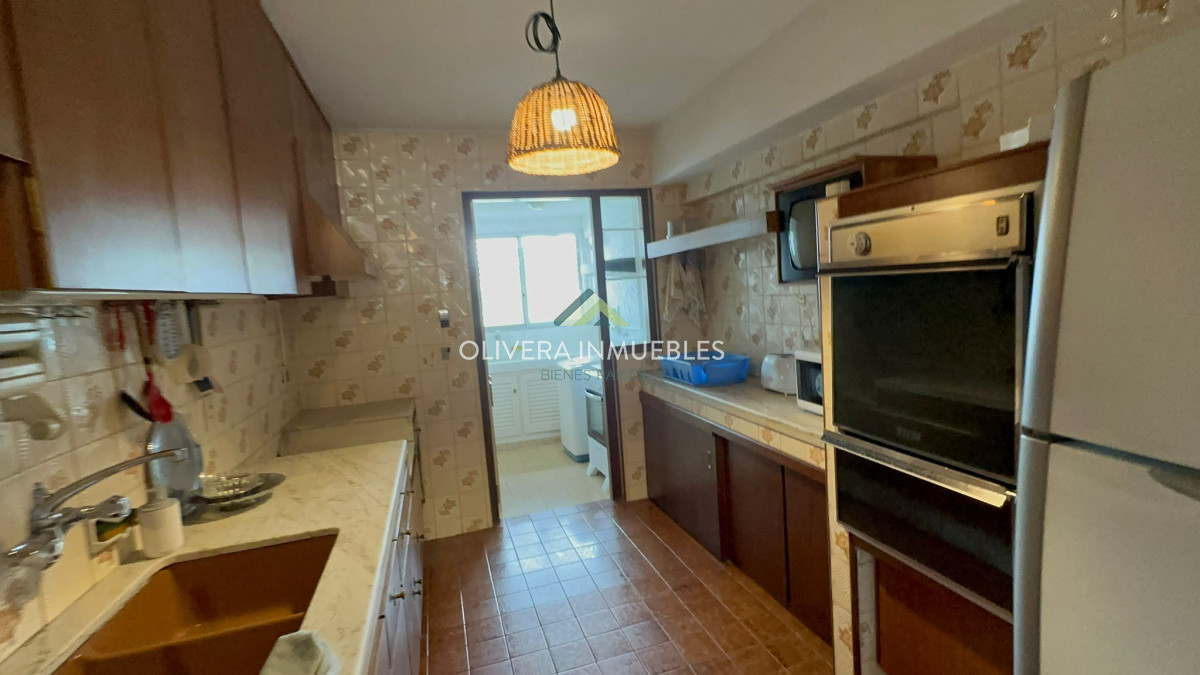 Apartamento ID.11825 - Venta Apartamento Primera Linea Mansa 3 dm + servicio