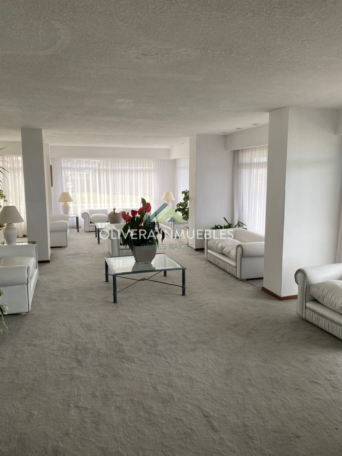 Apartamento ID.12348 - Venta apartamento 2 dormitorios Primera Linea Playa Brava Punta del Este