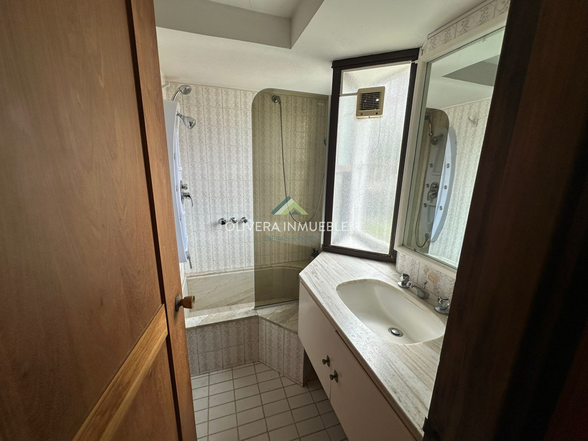 Apartamento ID.11825 - Venta Apartamento Primera Linea Mansa 3 dm + servicio
