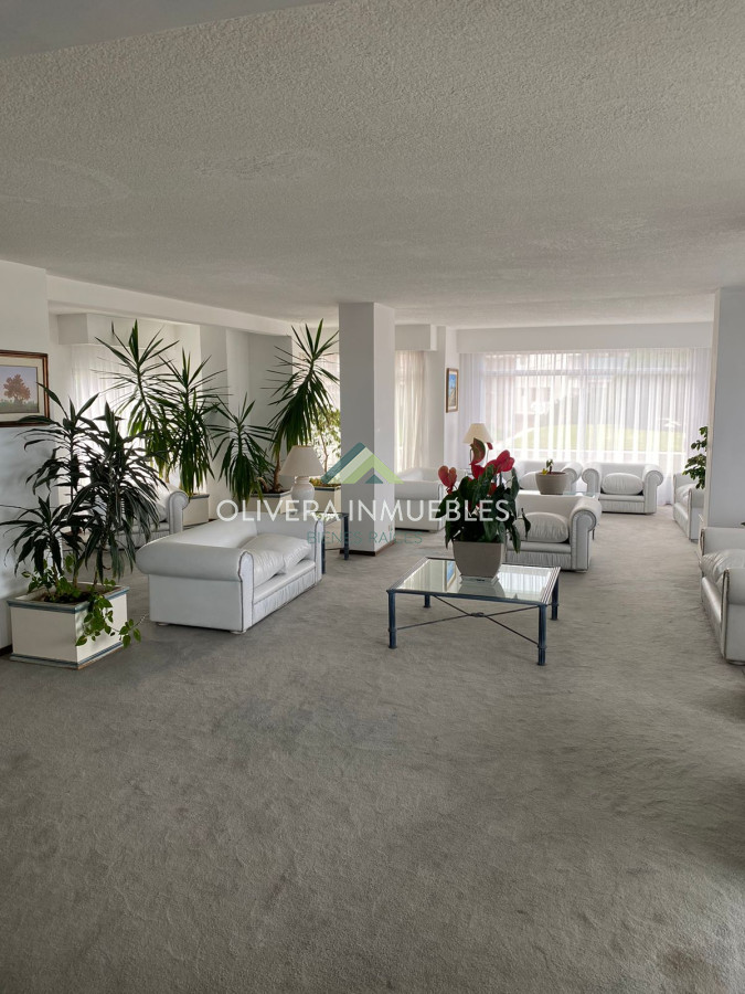 Apartamento ID.12348 - Venta apartamento 2 dormitorios Primera Linea Playa Brava Punta del Este