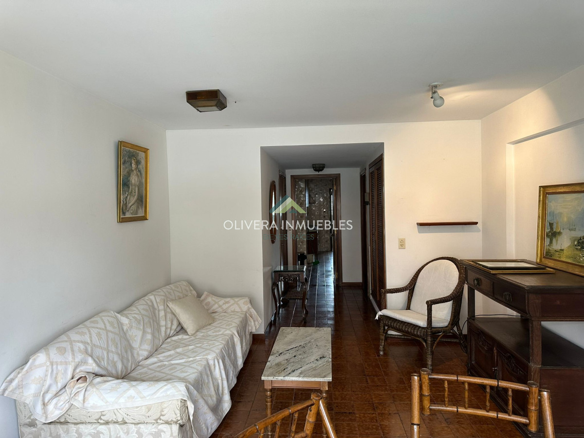 Apartamento ID.11825 - Venta Apartamento Primera Linea Mansa 3 dm + servicio