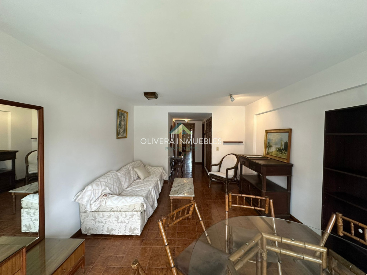 Apartamento ID.11825 - Venta Apartamento Primera Linea Mansa 3 dm + servicio