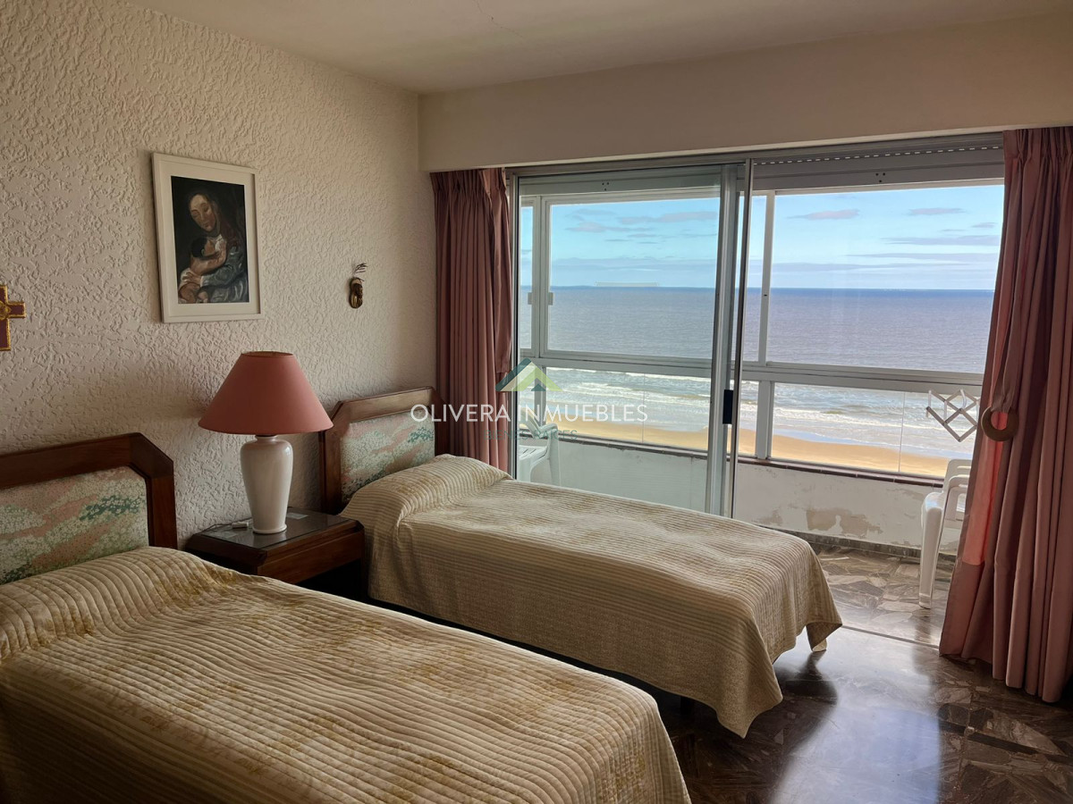 Apartamento ID.12348 - Venta apartamento 2 dormitorios Primera Linea Playa Brava Punta del Este