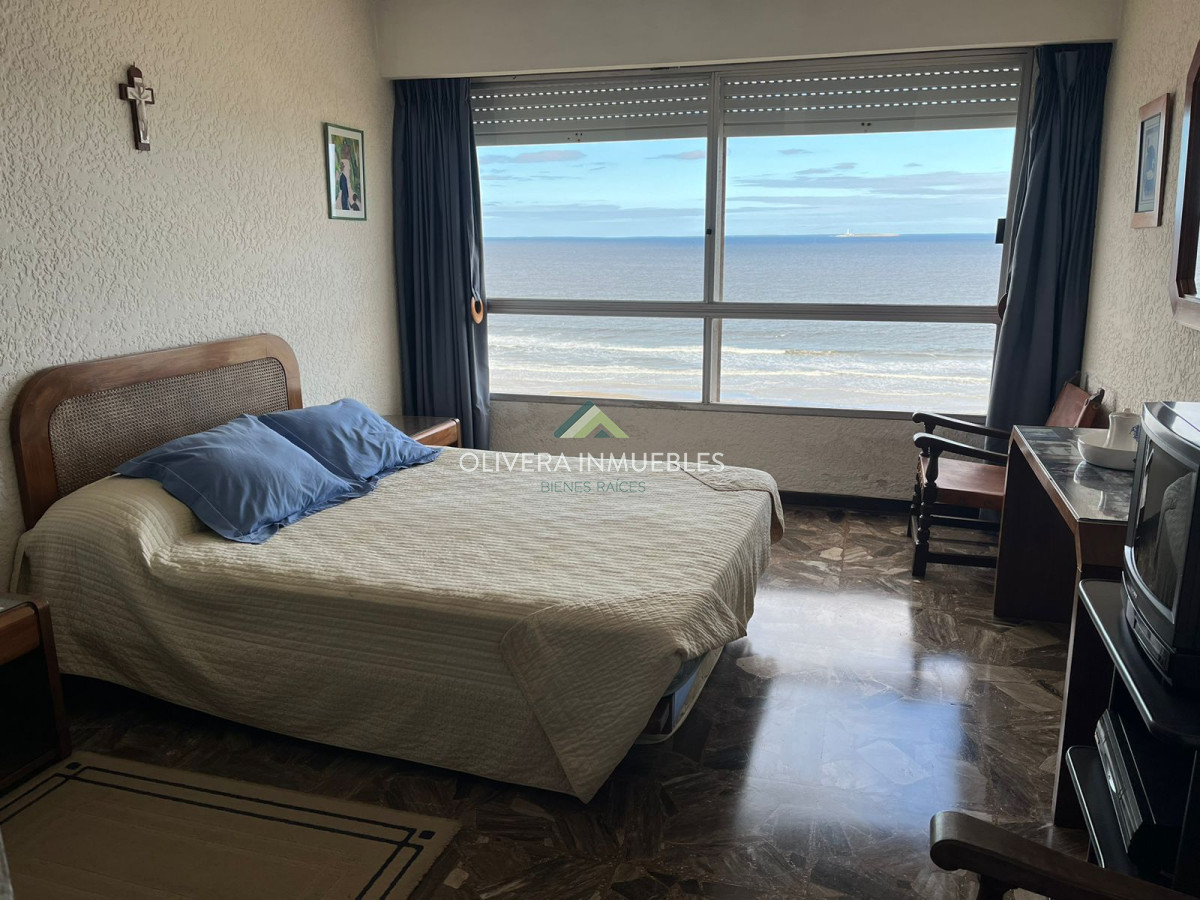 Apartamento ID.12348 - Venta apartamento 2 dormitorios Primera Linea Playa Brava Punta del Este