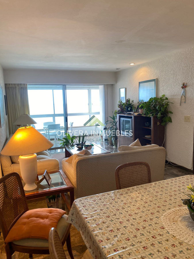 Apartamento ID.12348 - Venta apartamento 2 dormitorios Primera Linea Playa Brava Punta del Este