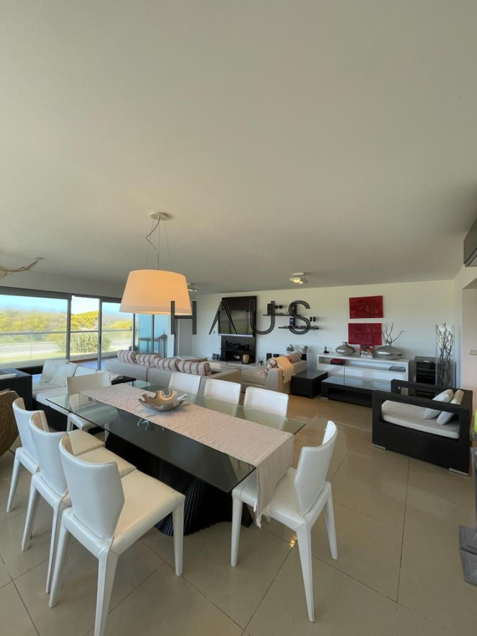 Apartamento ID.36 - Venta Apartamento 3 dormitorios y servicio Primera linea Playa Brava Complejo con amenities y espacio verde
