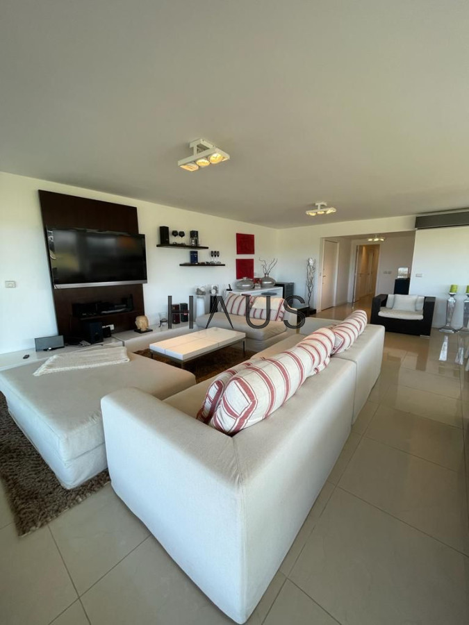 Apartamento ID.36 - Venta Apartamento 3 dormitorios y servicio Primera linea Playa Brava Complejo con amenities y espacio verde