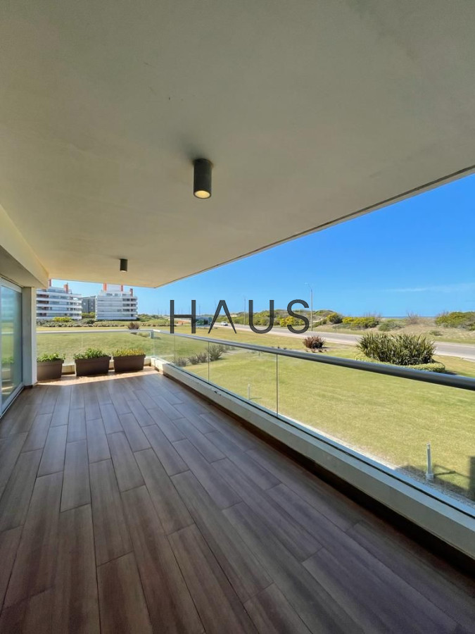 Apartamento ID.36 - Venta Apartamento 3 dormitorios y servicio Primera linea Playa Brava Complejo con amenities y espacio verde